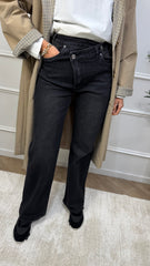 Jeans avec boutons sur le coté noir